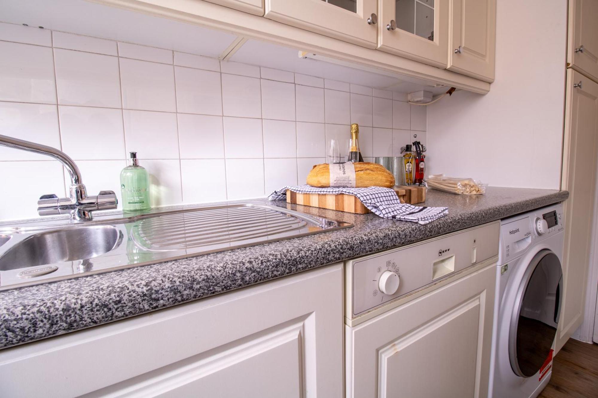 Cosy 2-Bedroom Apartment In Mayfair 8Cb - 4Th Floor No Elevator 伦敦 外观 照片