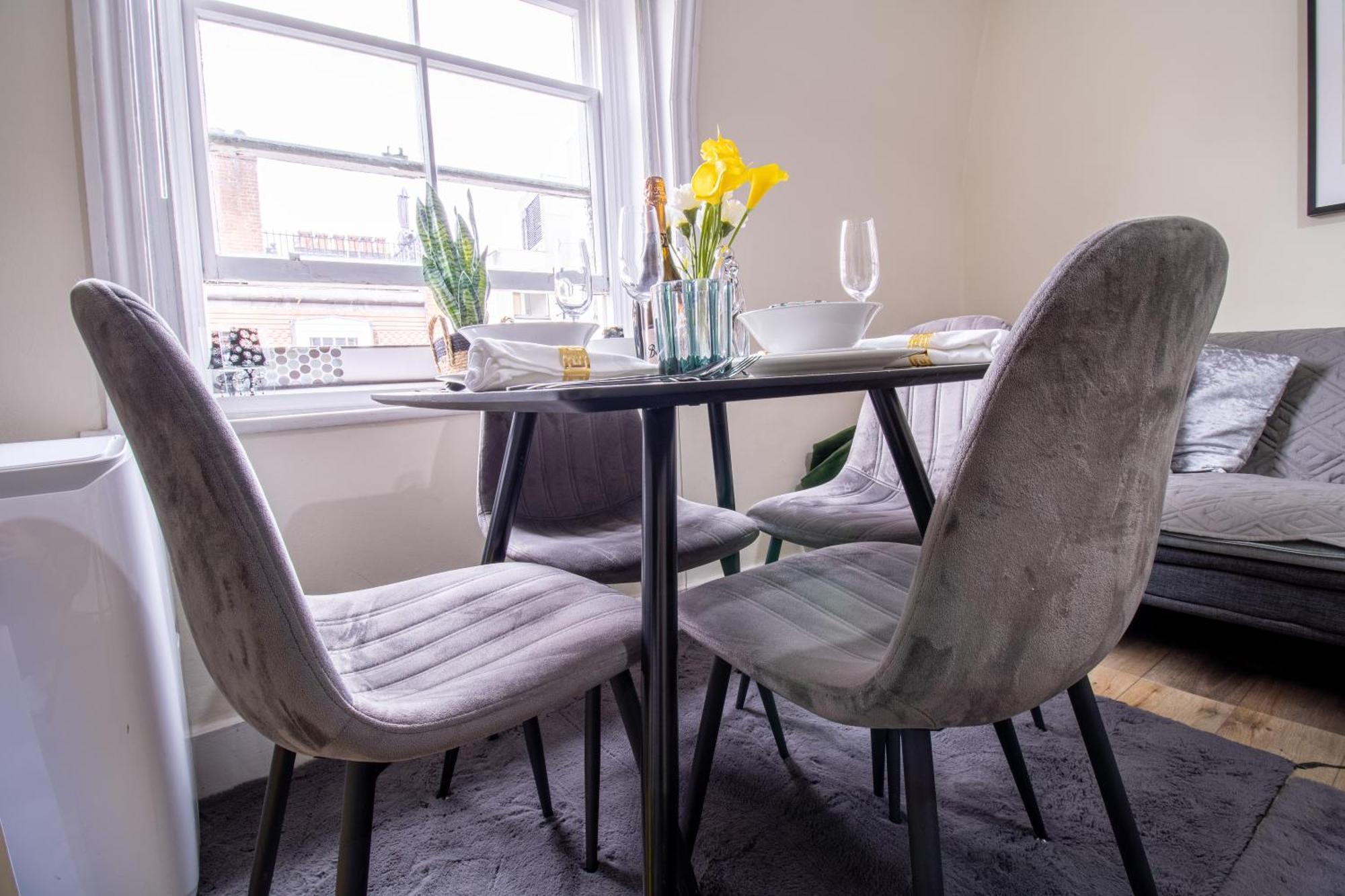 Cosy 2-Bedroom Apartment In Mayfair 8Cb - 4Th Floor No Elevator 伦敦 外观 照片