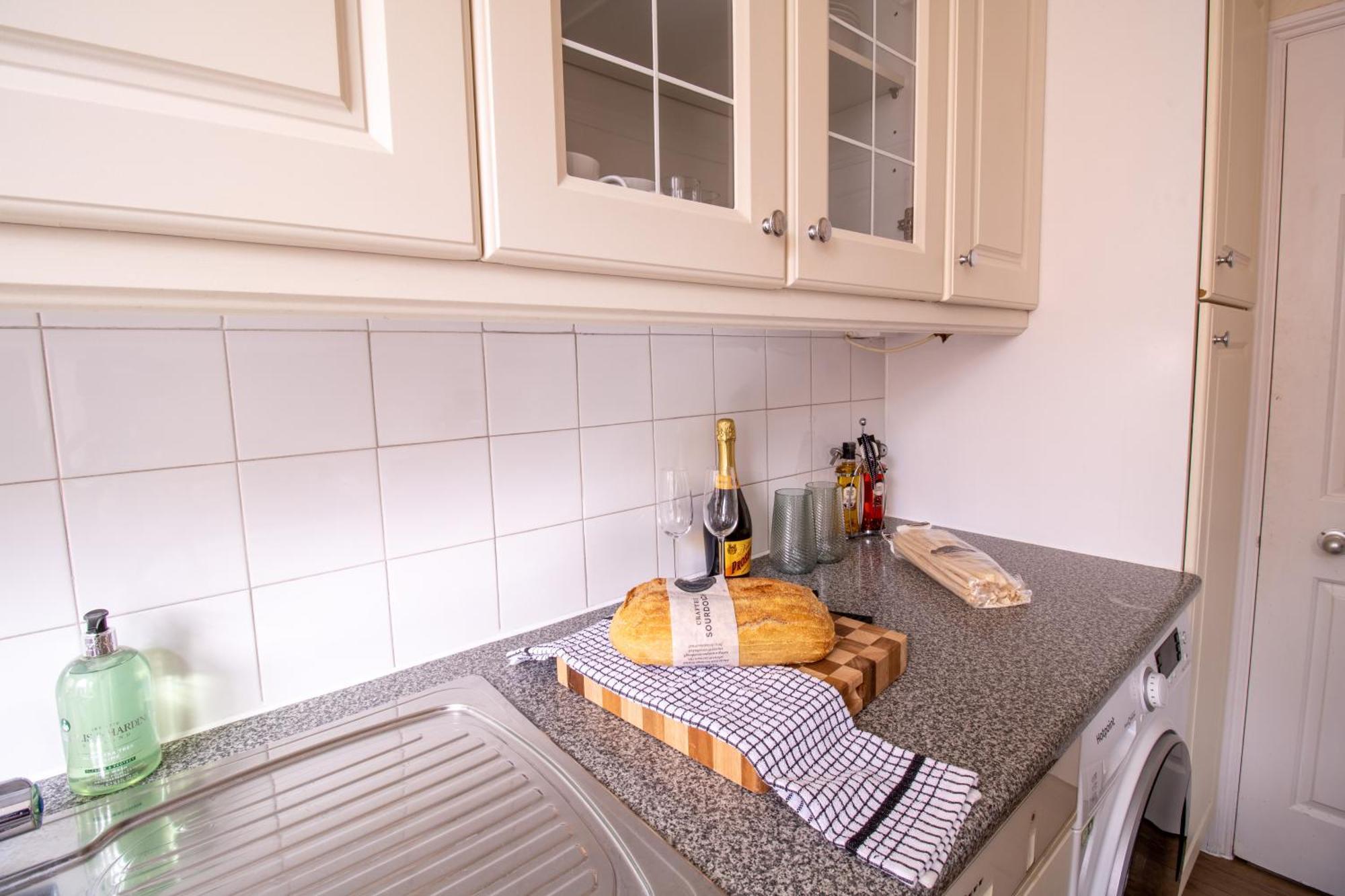 Cosy 2-Bedroom Apartment In Mayfair 8Cb - 4Th Floor No Elevator 伦敦 外观 照片
